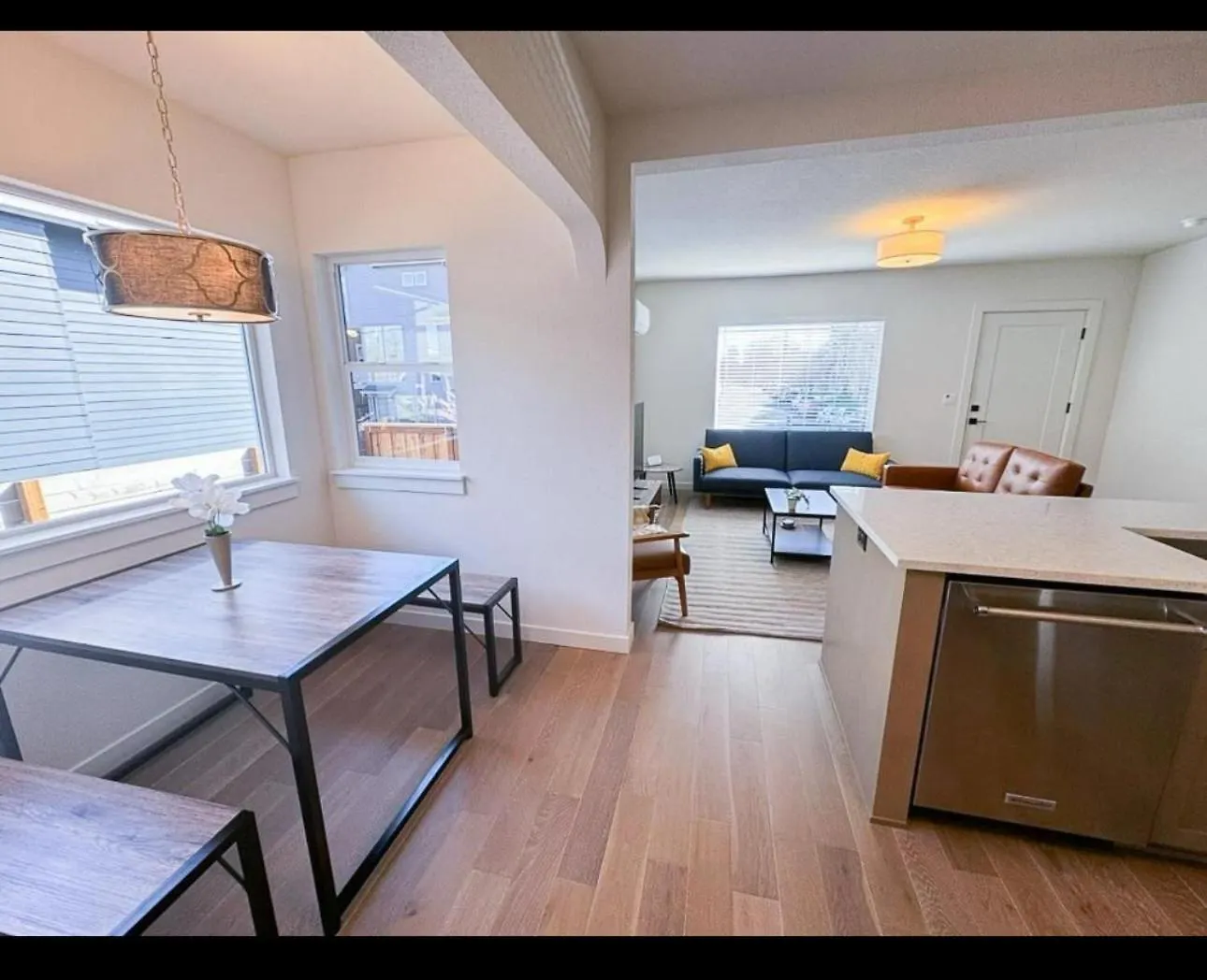 Stylish Fully Furnished 2 Bedroom Duplex Portland 0*,